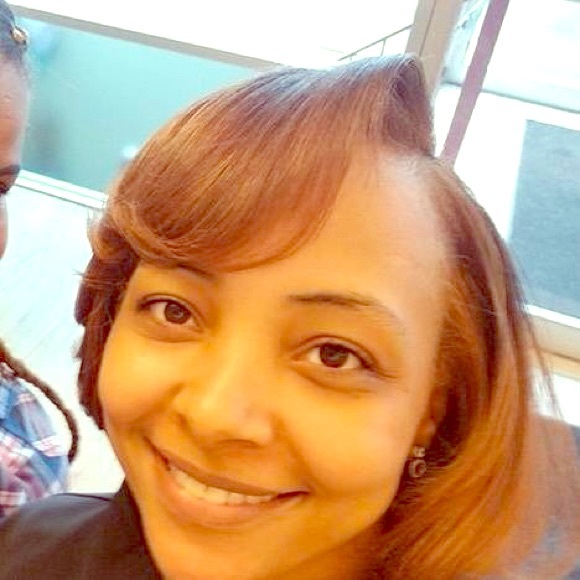 Meet your Posher, Lizz - Picture 2 of 6